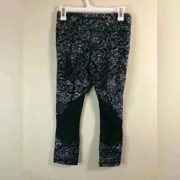 Lululemon Pace Rival Crop Achromatize Ice Grey Black sz 6 - Picture 4 of 8